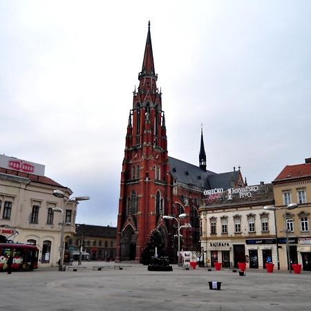 Rooms With A Parking Space Osijek, Slavonija - 15994 외부 사진