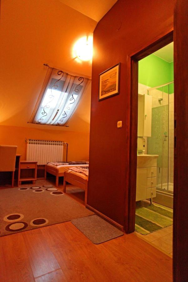 Rooms With A Parking Space Osijek, Slavonija - 15994 외부 사진