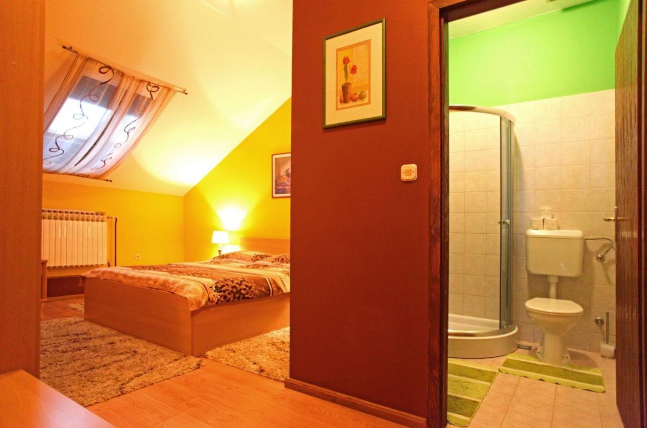 Rooms With A Parking Space Osijek, Slavonija - 15994 외부 사진